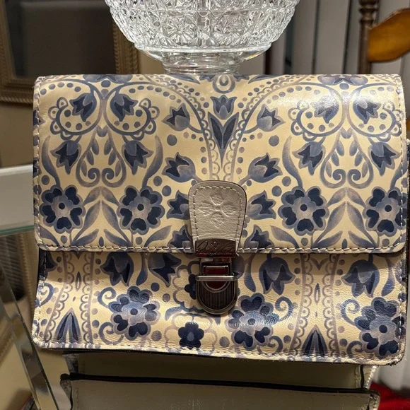Patricia Nash Lanza Italian Folklore
White Blue Leather Crossbody Bag-NWOT - Picture 1 of 16